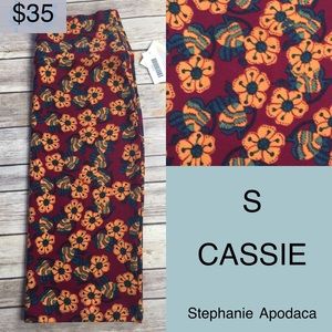 *New with tags* LuLaRoe S-Cassie Skirt